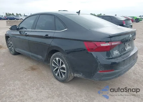 2024 Volkswagen Jetta 1.5T S z USA, uszkodzony, nr VIN 3VW5M7BU4RM103142